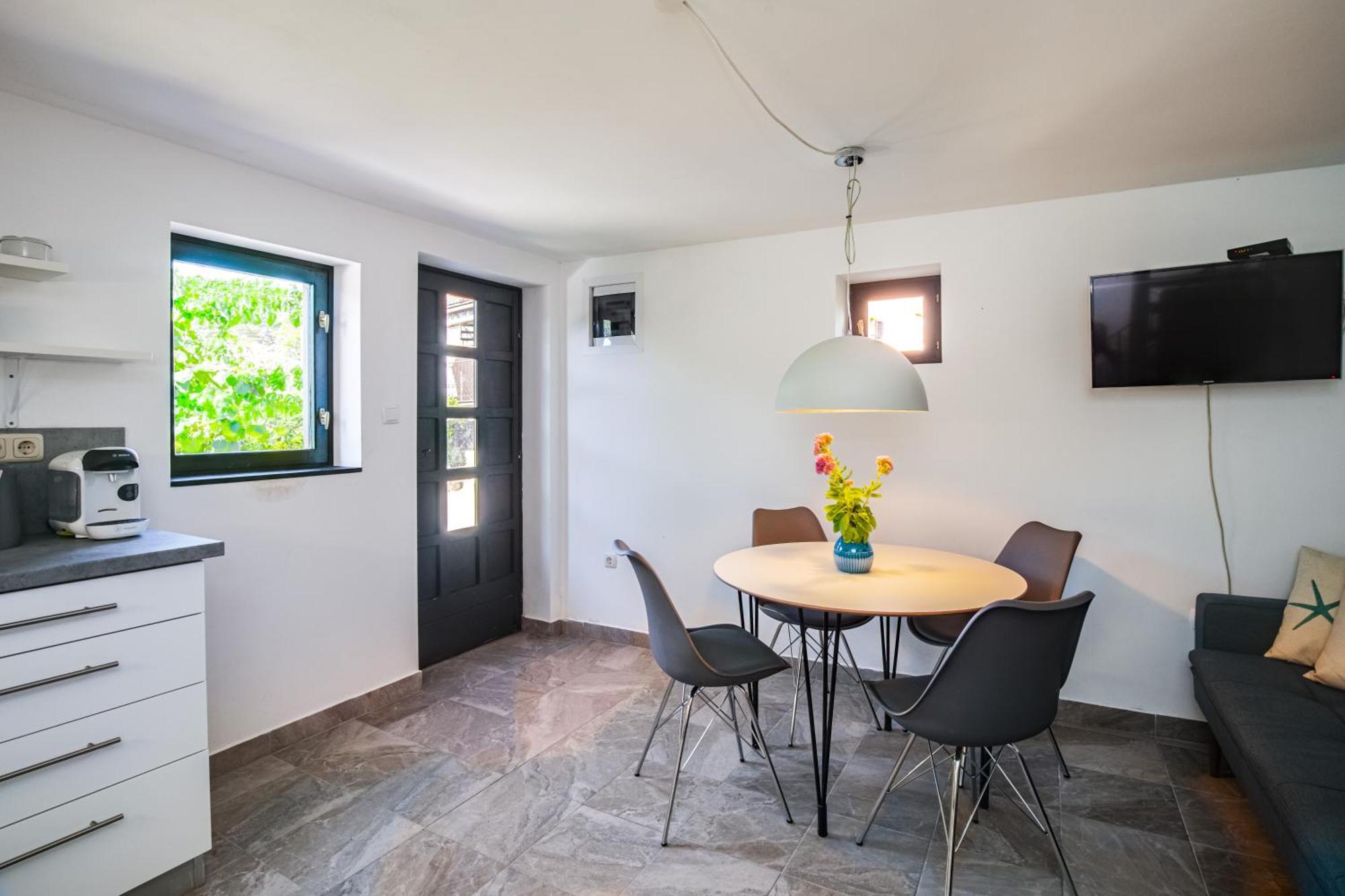 Apartments Lina Vrh  Exterior photo