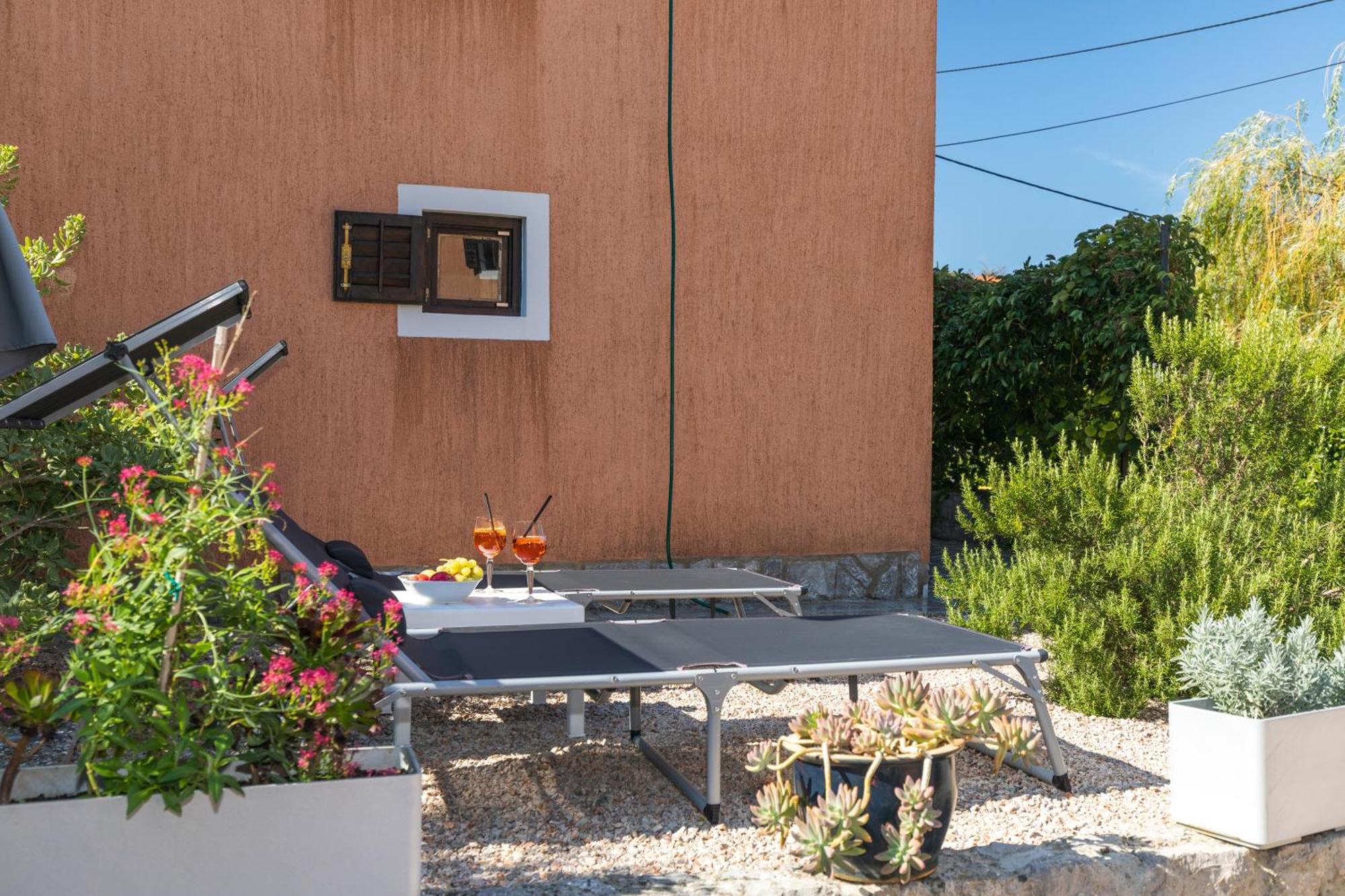Apartments Lina Vrh  Exterior photo